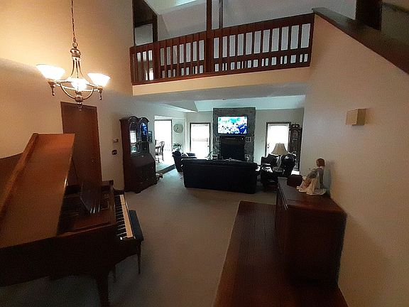 4th image of 205 Flintridge Dr