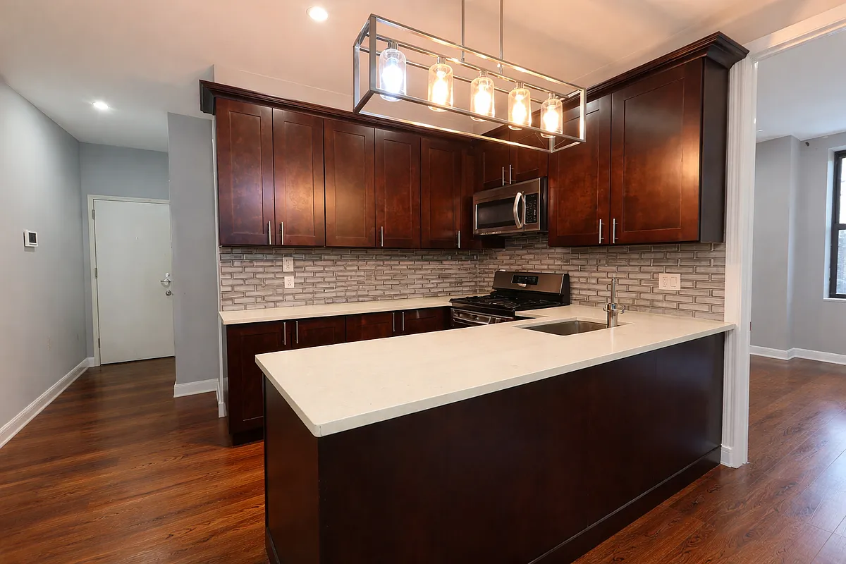 Building Photo - 6901 Myrtle Ave #2R