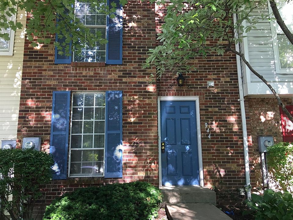 1st image of 944 Woodlyn Dr N