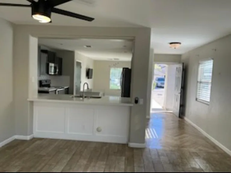 1708 E Christopher St — Photo 6