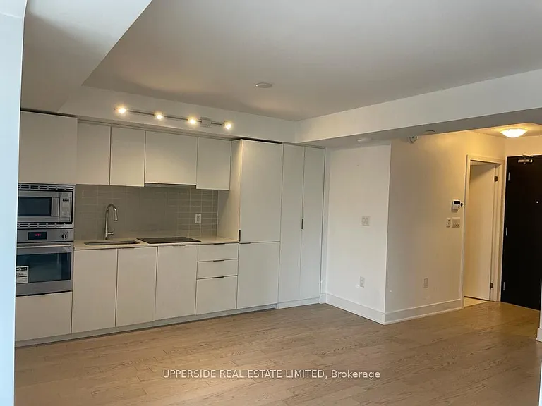 955 Bay St #207 — Photo 6