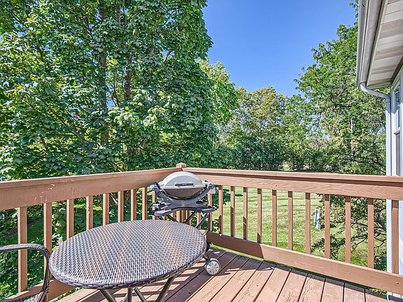 4th image of 269 Waverly Ct
