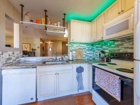 45000 Bayview Dr APT 2, Novi, MI 48377