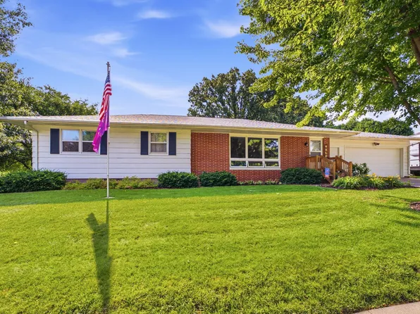 718 Centre Dr, Muscatine, IA 52761