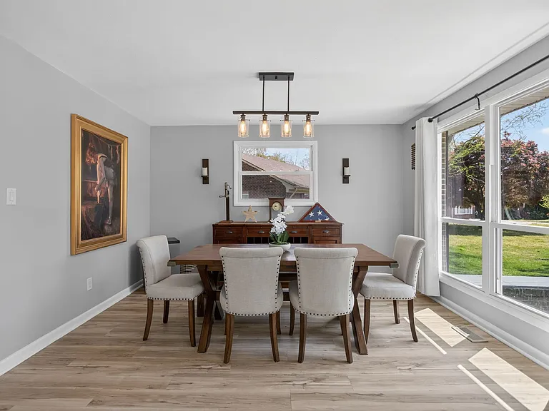 403 Holloway Dr — Photo 9
