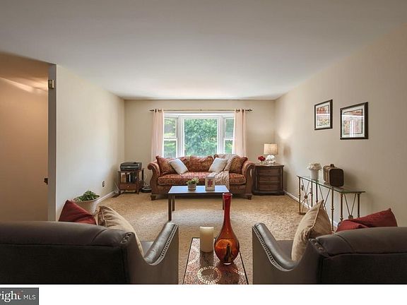 3rd image of 186 Gregg Dr