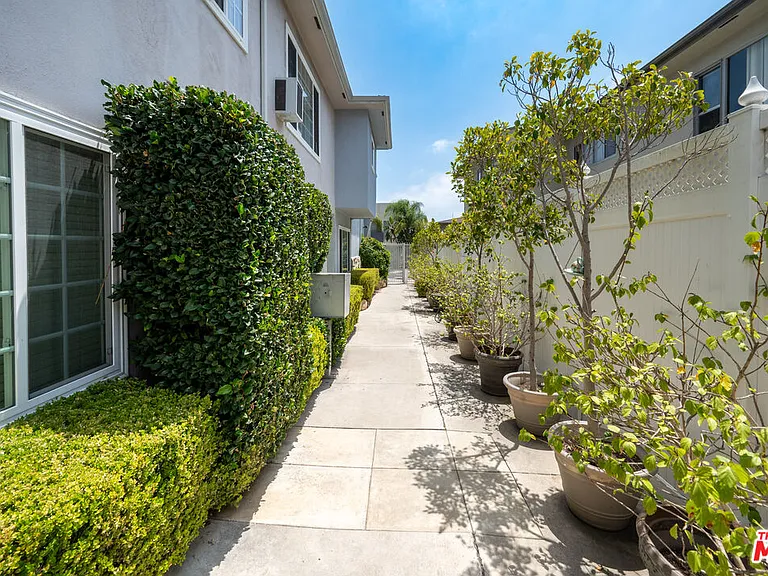 1937 S Shenandoah St #10 — Photo 9