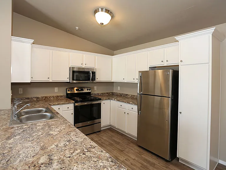 130 Howard Ln — Photo 3