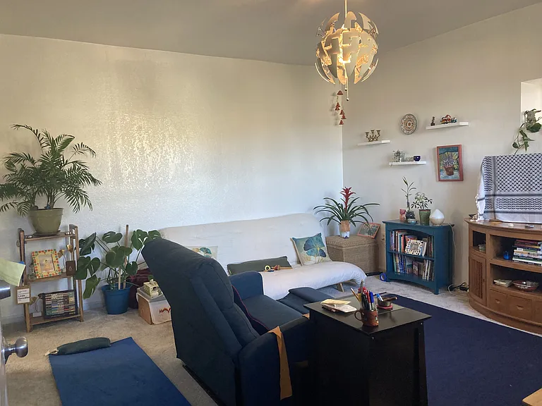 Montana St — Photo 2