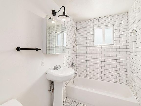 5th image of 2144 Willow Ave