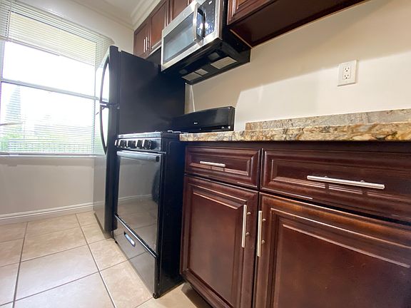 4th image of 5225 W Lexington Ave #38