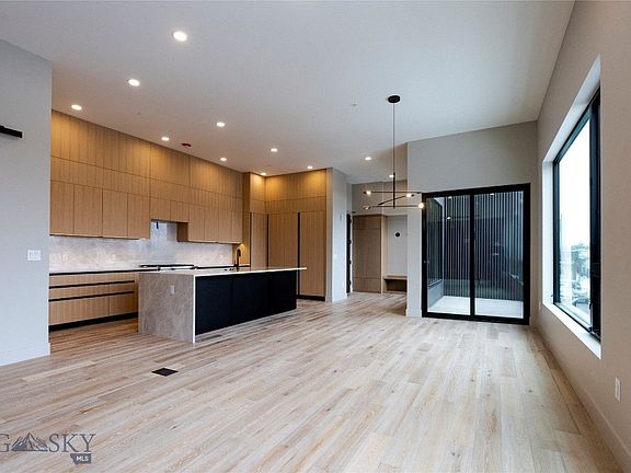 2nd image of 611 E Peach St #204