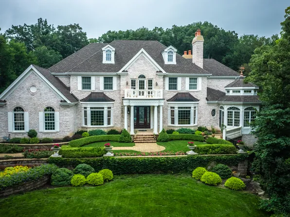 4N566 Hidden Oaks Rd, St Charles, IL 60175