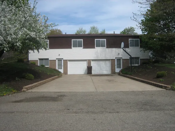 4497-4501 King Arthur Dr, Uniontown, OH 44685