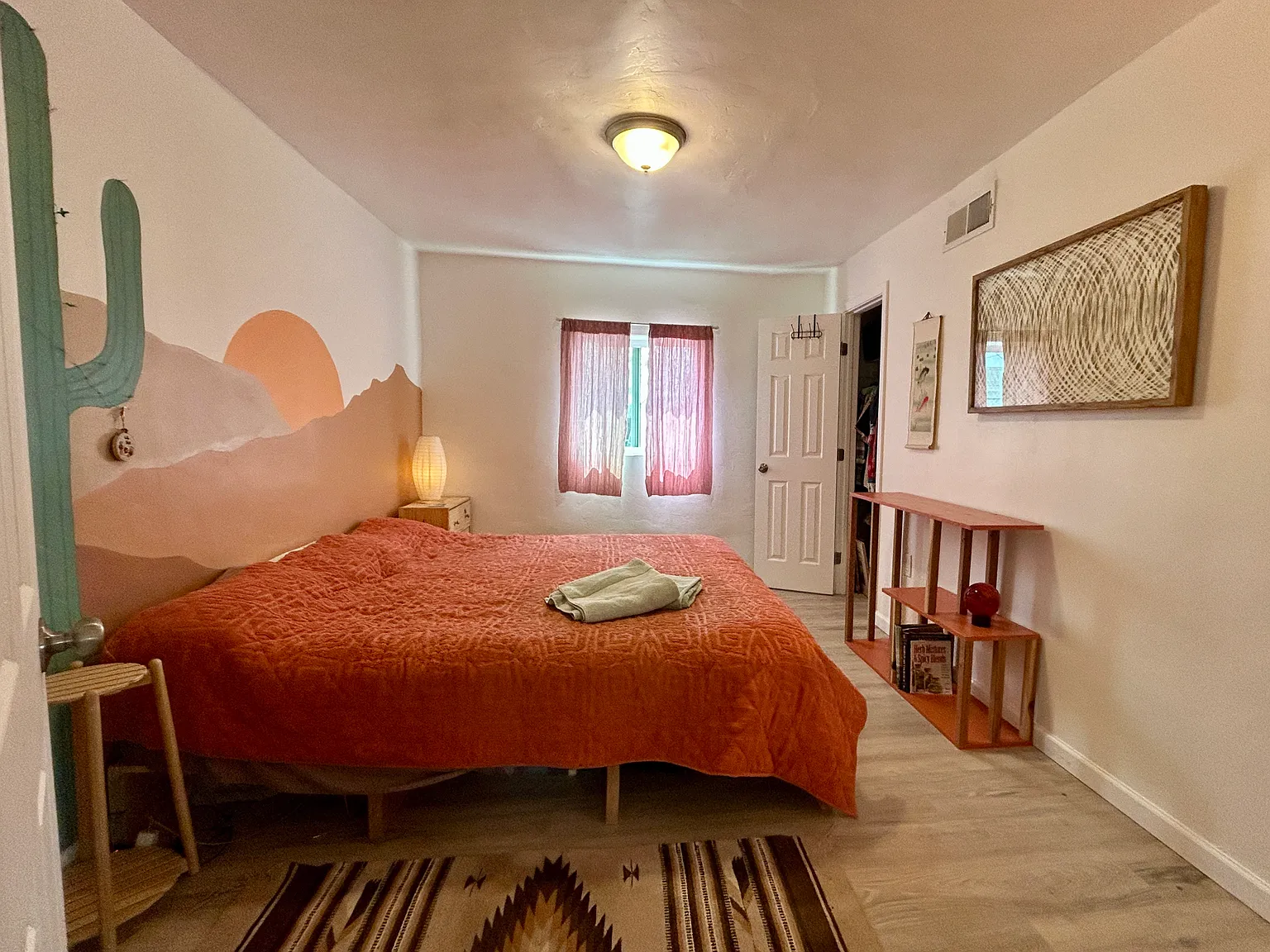 2 bed, 600 sqft, $1,600 — Photo 2