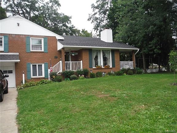 2nd image of 479 Pleasant Ave