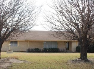 1102 7th St, Lone Wolf, OK 73655