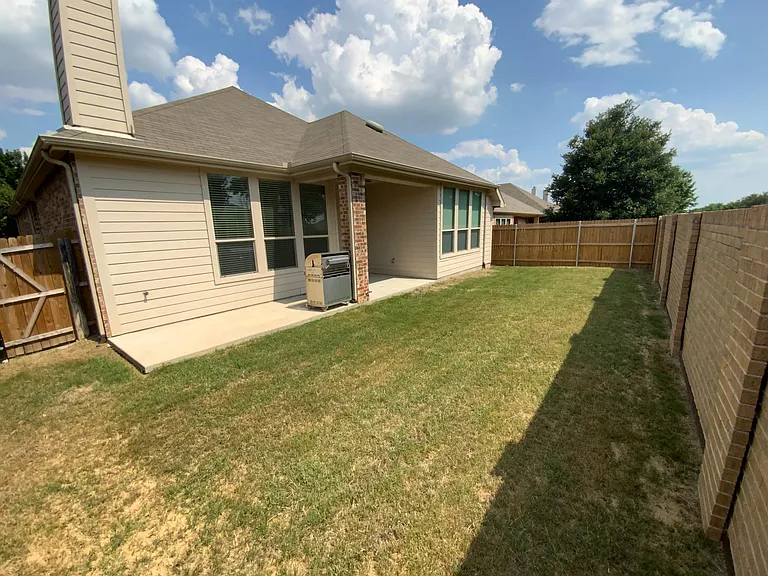 708 Hummingbird Dr — Photo 33