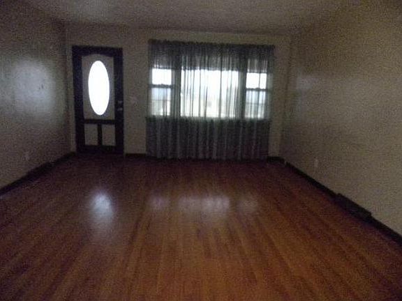 2nd image of 77 Leigh St