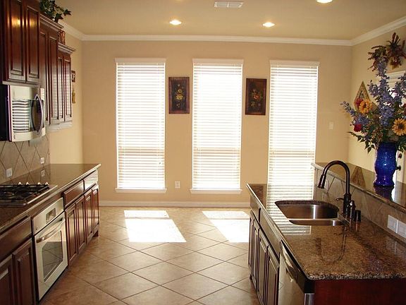 5th image of 8102 Lake Valley Ct