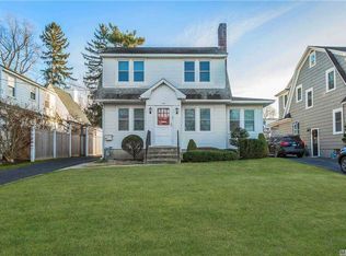 60 Grandview St, Huntington, NY 11743