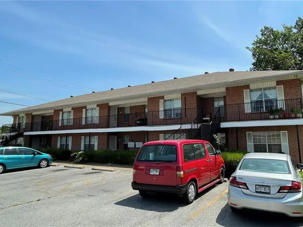 329 Berry St #202, Springdale, AR 72764