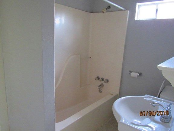 5th image of 624 W Kleberg Ave