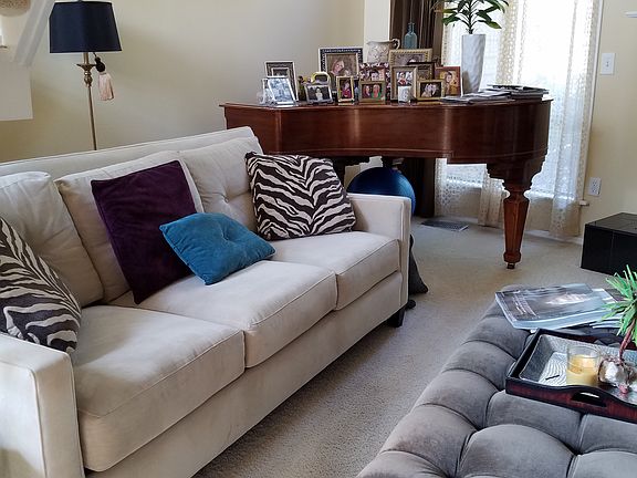 High ceilings/natural light