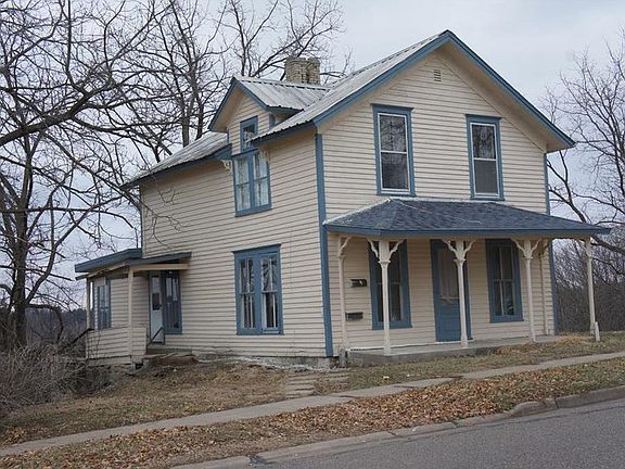 3rd image of 305 E 5th St