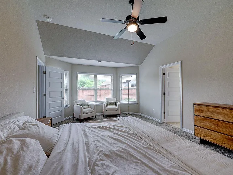 4140 Van Ness Ave — Photo 28
