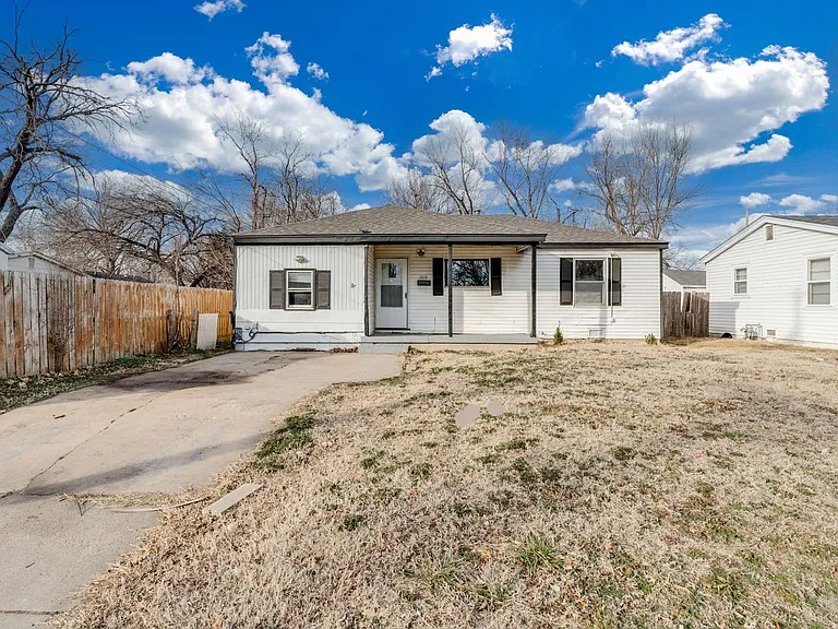 1616 E Funston St — Photo 11