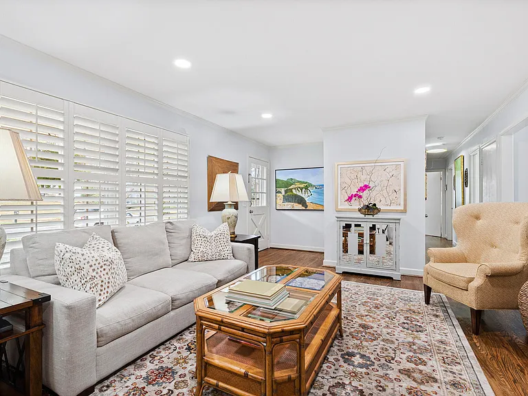 5920 N Hills Dr — Photo 4