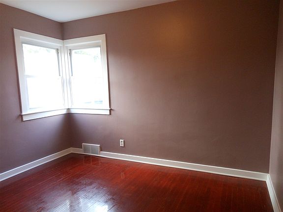 4th image of 1025 Weiss St