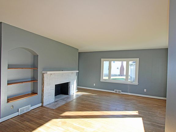 3rd image of 1505 Broadway