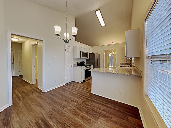 5th image of 525 Sterling Pointe Ct