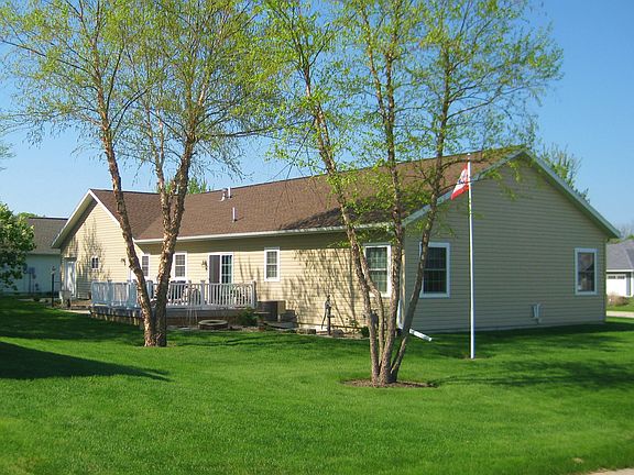 2nd image of 110 N Park Ct