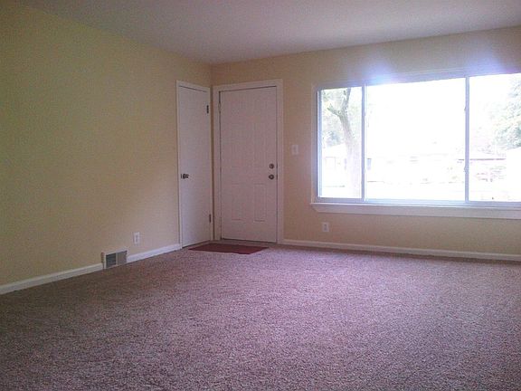 2nd image of 2044 Harmon St