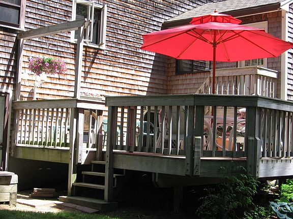 Large Back Deck!