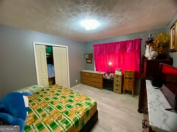 4th image of 6907 Stephens Dr