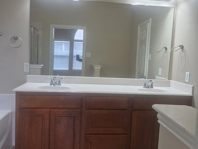 709 Shady Meadow Ln — Photo 12