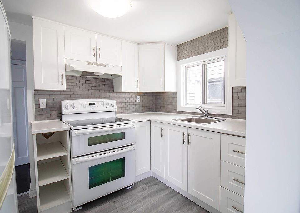 1st image of 61 Queenston St