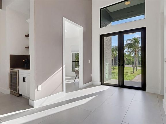 5th image of 653 23rd ST SW