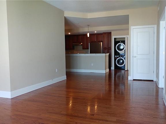 5th image of 1227 E Madison St Unit 401