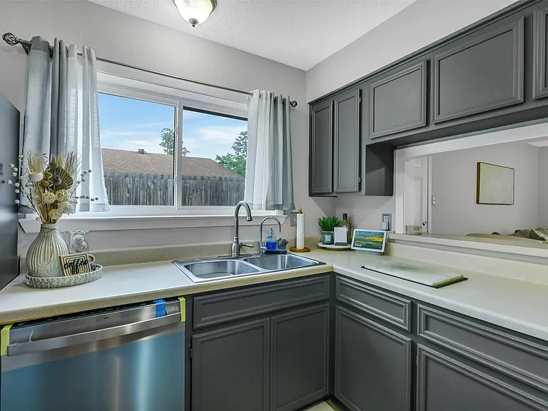 710 Razee Ct — Photo 13