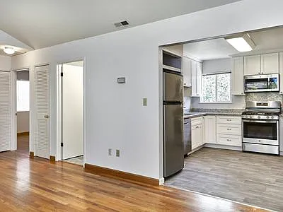 214 Sherland Ave — Photo 8