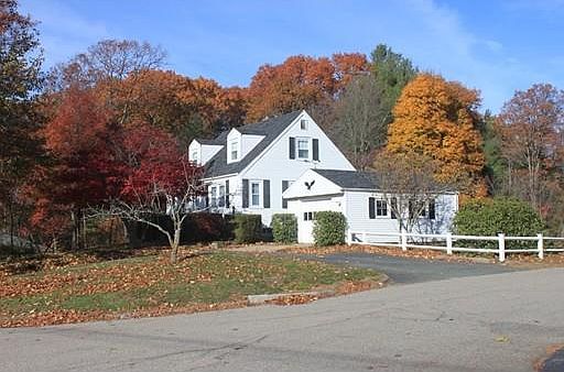 3rd image of 504 Bay Rd