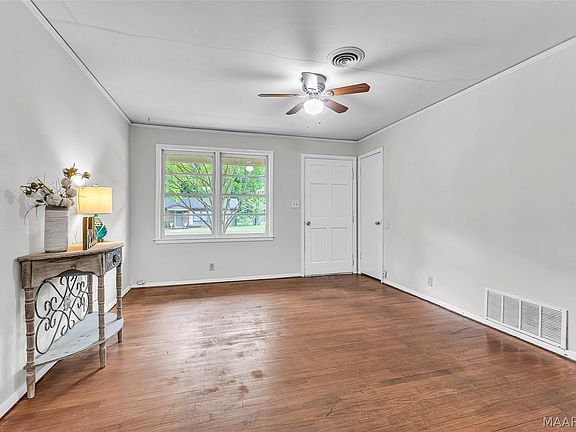 5th image of 3345 Loch Haven Rd