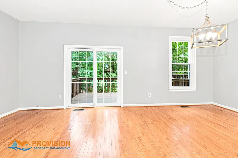 3 bed, 2.5 bath, 2004 sqft, $3,300 — Photo 3