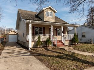 15 S Clifton Ave, Elgin, IL 60123