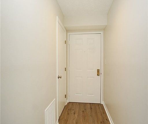 4th image of 5988 Meadowcreek Dr #8
